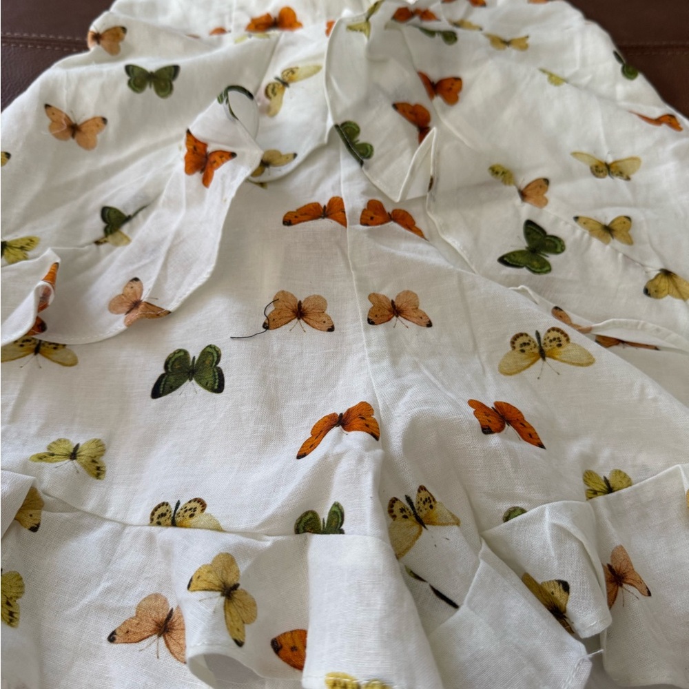 Butterfly Print Ruffle Romper - Picture 3 of 5